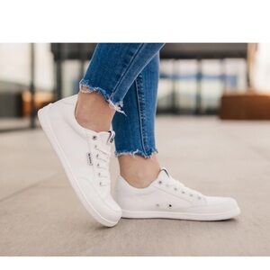 Be Lenka Barefoot Style Sneakers All White Size US 6.5